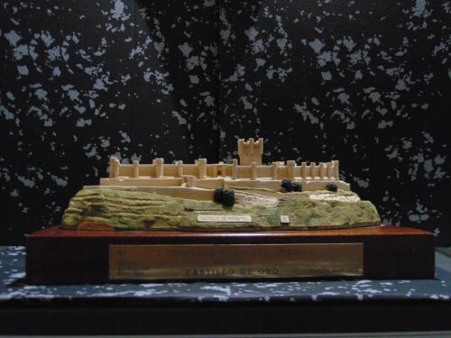 Premio Castillo de Oro al mejor vino de Castilla y Leon y Portugal 2004